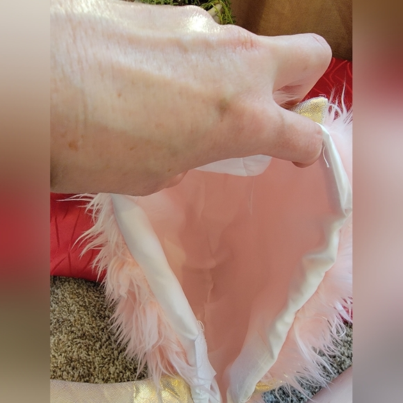 Pink fuzzy purse - Picture 8 of 10